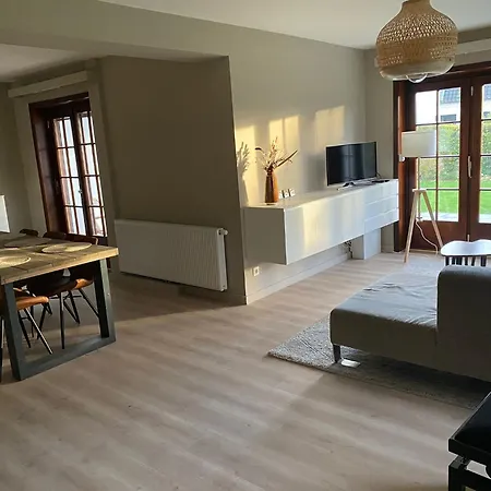 Domein 15 Nieuwmunster, 4-bedroom House For Up To 6 People, Between Wenduine, 1 Km, And De Haan, 2 Km, 500 Meters From The Beach,15 Min From Bruges, Ostend And Knokke, Fenced Garden