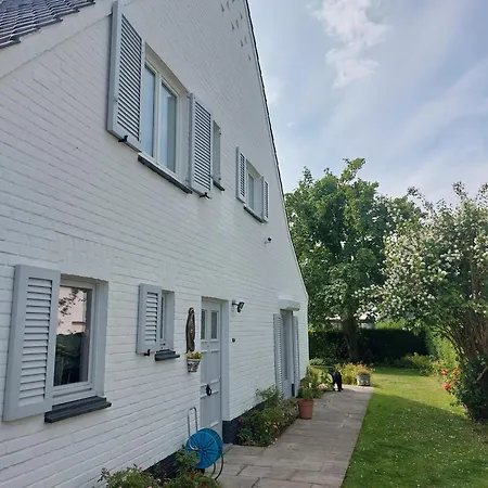 Domein 15 Nieuwmunster, 4-bedroom House For Up To 6 People, Between Wenduine, 1 Km, And De Haan, 2 Km, 500 Meters From The Beach,15 Min From Bruges, Ostend And Knokke, Fenced Garden 쥬이엔컬크